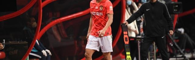 世界杯小组赛赛程-主教练正在热身！郑智主帅兼球员身份八冠王的悲凉