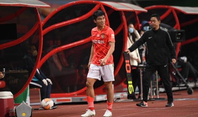 世界杯小组赛赛程-主教练正在热身！郑智主帅兼球员身份八冠王的悲凉